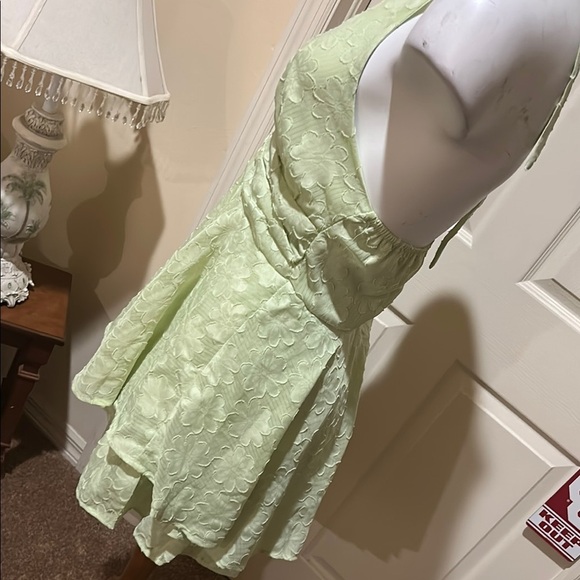 Green Halter Dress with Floral Pattern - Picture 4 of 11